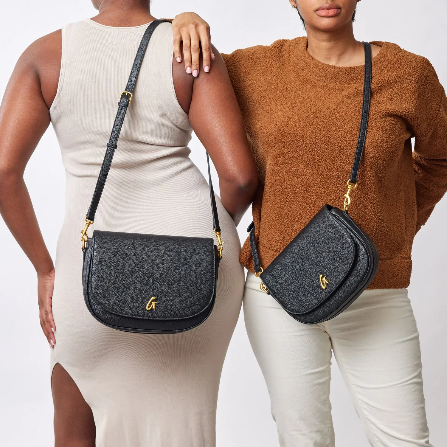 LARGE PEBBLE SHOULDER BAG - BLACK